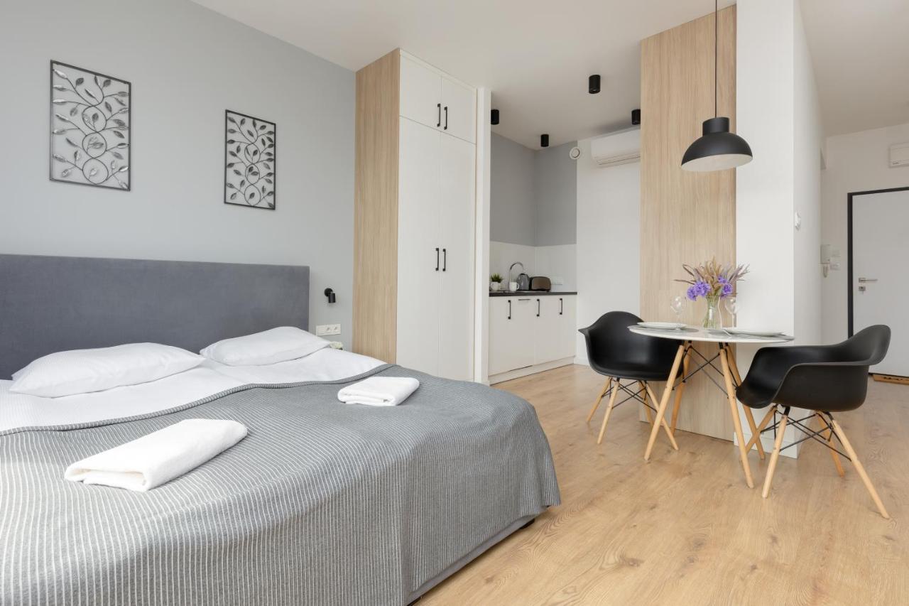 ורשה Wola Pet-Friendly Apartments With Ac Slawinska By Noclegi Renters מראה חיצוני תמונה